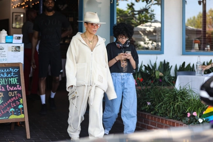 Jennifer Lopez and 15-Year-Old Emme Twin in Baggy Pants for Adorable LA Lunch Date