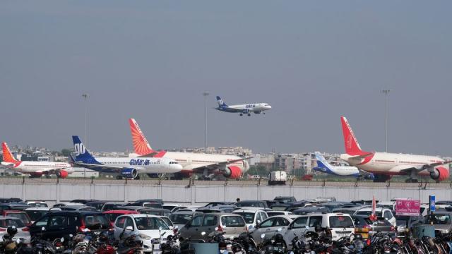 India Considers Perfume Ban for Pilots & Flight Attendants to Avoid Breathalyzer Issues