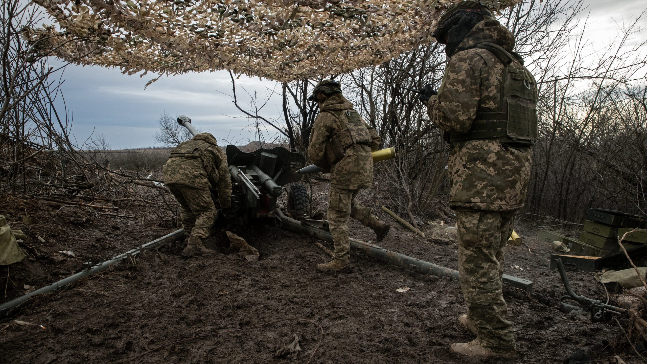 Zelensky addresses Ukraine war amid US stand-off jeopardizing efforts.